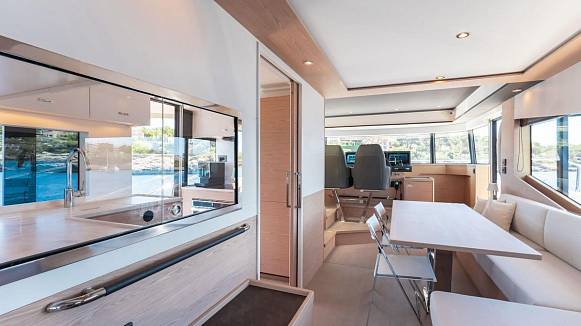 Яхта GRAND TRAWLER 62