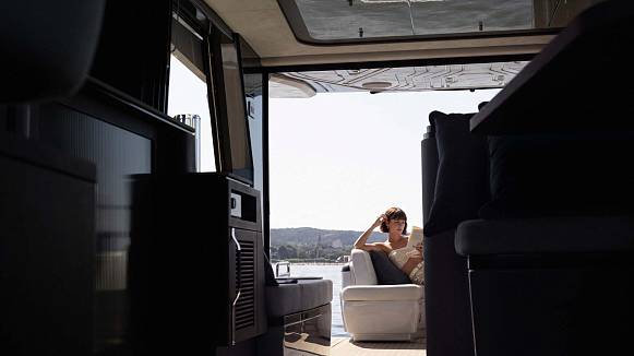 Яхта GALEON 570 SKY
