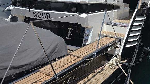 Яхта GALEON 700 SKY