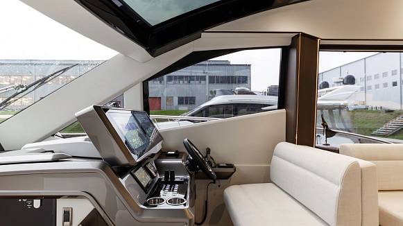 Яхта GALEON 510 SKY