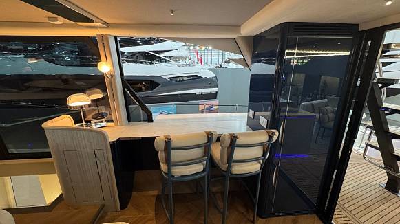 Яхта GALEON 640 FLY