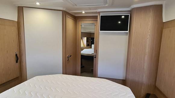 Яхта Swift Trawler 48 Fly