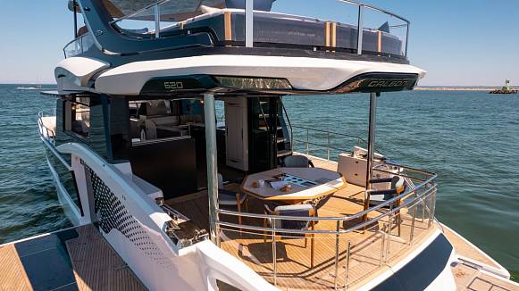 Яхта GALEON 620 FLY