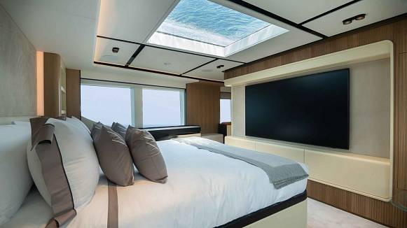 Яхта Majesty 111