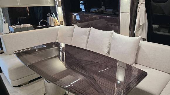 Яхта GALEON 700 SKY
