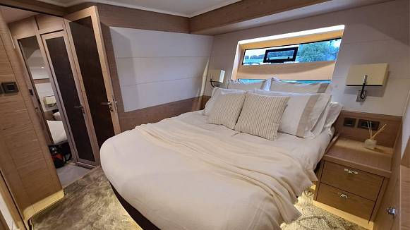 Яхта GRAND TRAWLER 62