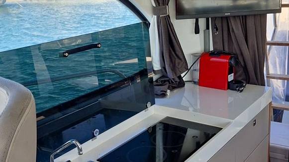 Яхта ANTARES 11 FLY