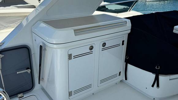 Яхта GALEON 560 FLY