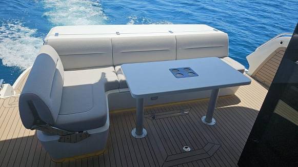 Яхта GALEON 440 FLY