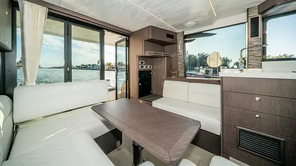 Яхта GALEON 400 FLY