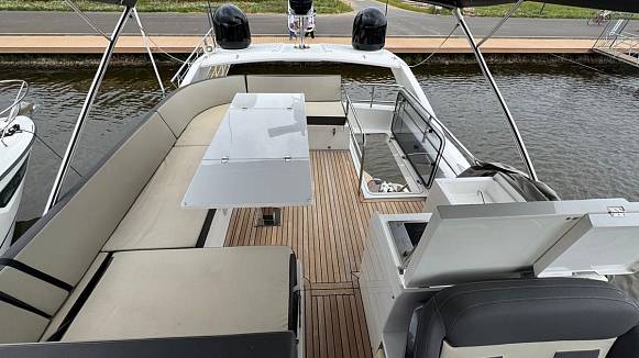 Яхта GALEON 500 FLY