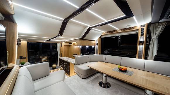 Яхта Galeon 680 FLY