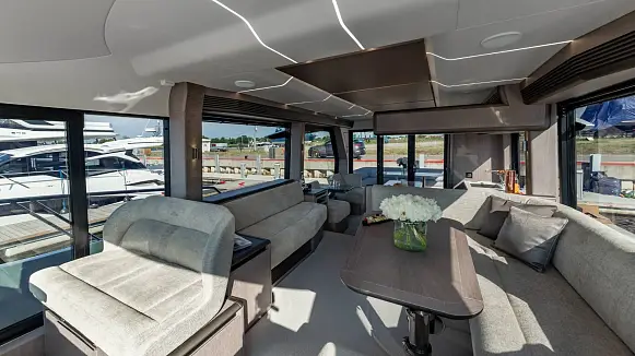 Яхта GALEON 560 FLY