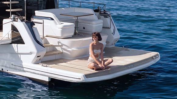 Яхта GALEON 570 SKY