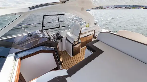 Яхта GALEON 335 HTS