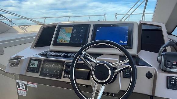 Яхта GALEON 400 FLY