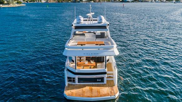 Яхта Galeon 680 FLY