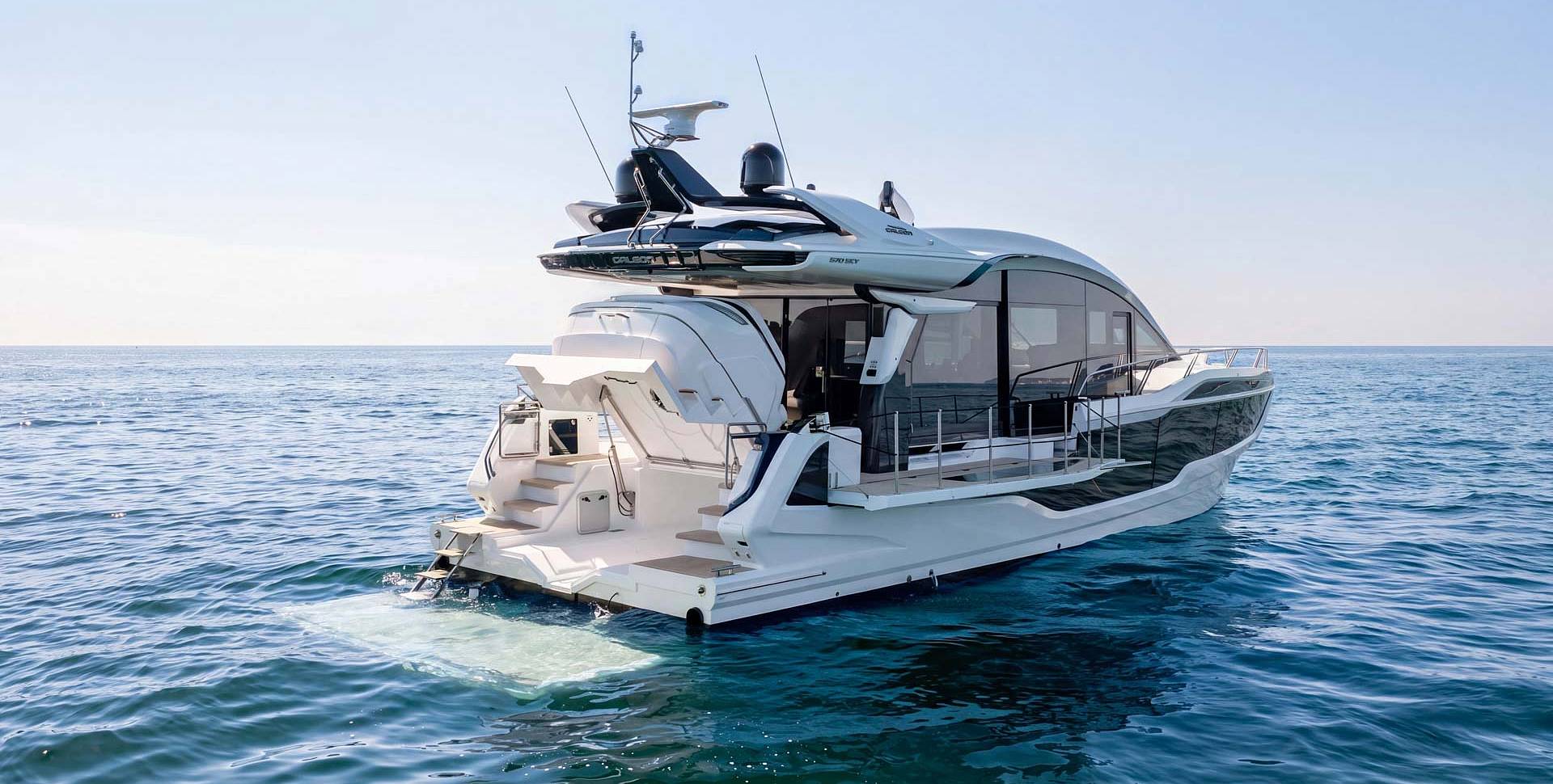 Яхта GALEON 570 SKY