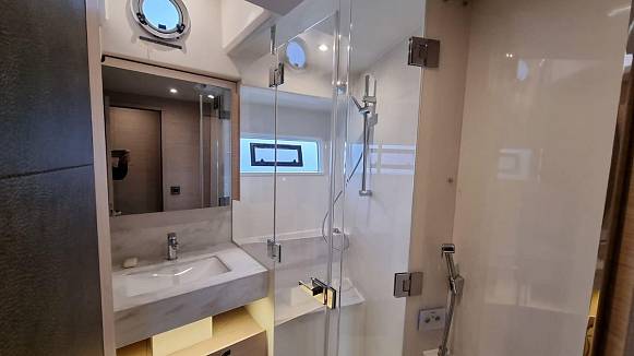 Яхта GRAND TRAWLER 62