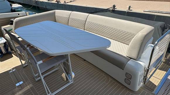 Яхта GALEON 560 FLY