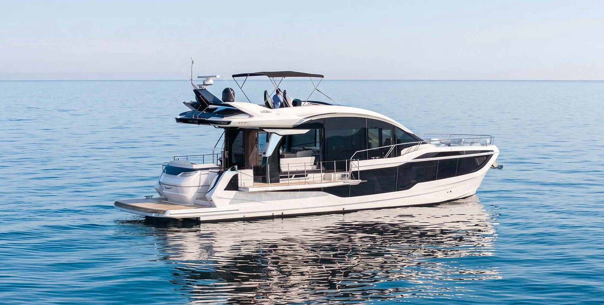 Яхта GALEON 570 SKY