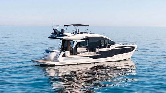 Яхта GALEON 570 SKY