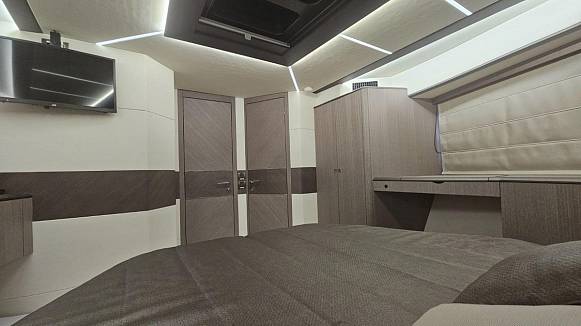 Яхта GALEON 440 FLY