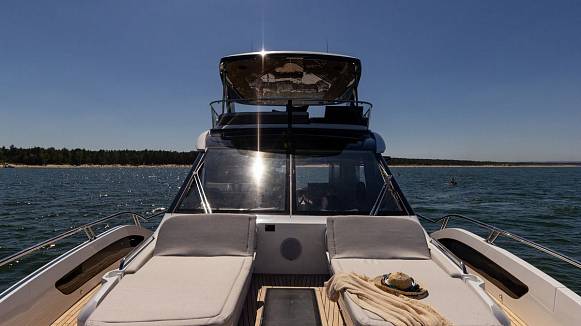 Яхта GALEON 620 FLY