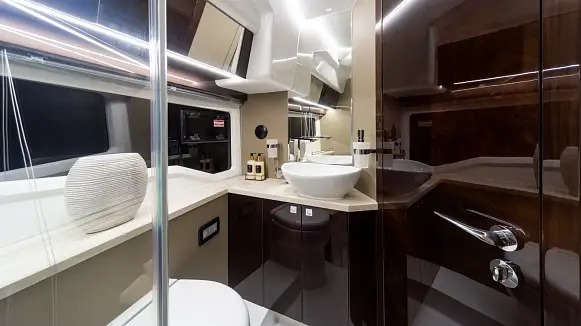 Яхта GALEON 410 HTC