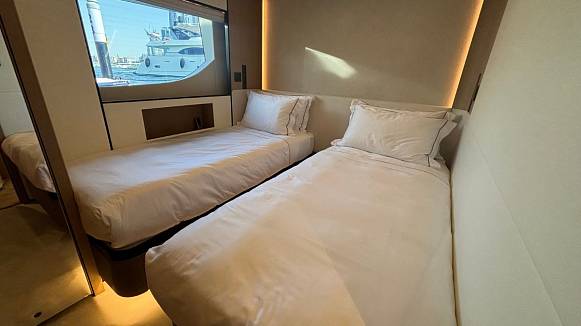 Яхта MAJESTY 112 TERRACE