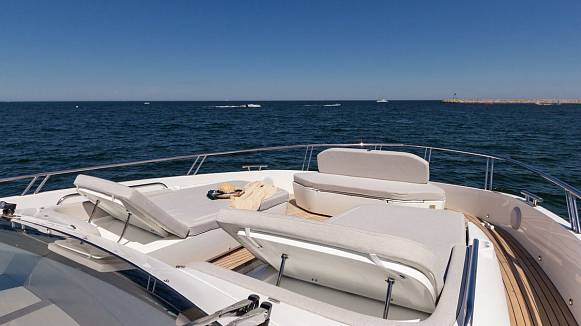 Яхта GALEON 620 FLY