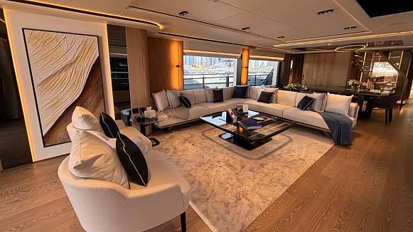 Яхта MAJESTY 112 TERRACE