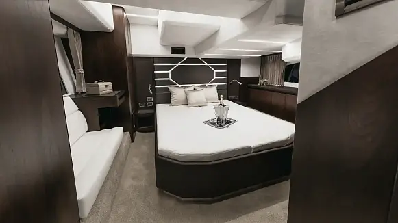 Яхта GALEON 425 HTS