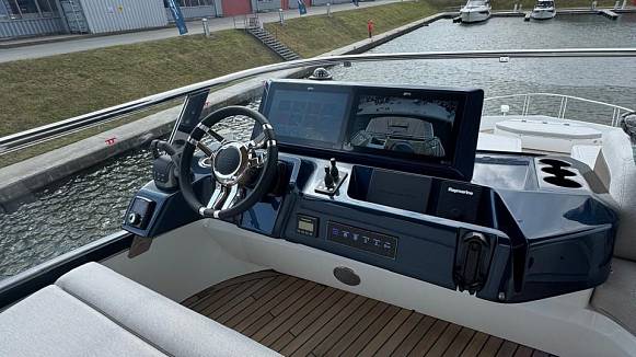 Яхта GALEON 620 FLY