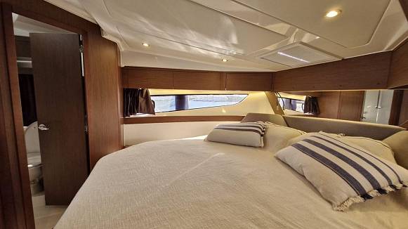 Яхта ANTARES 11 FLY