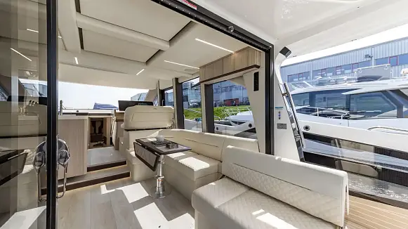 Яхта GALEON 440 FLY