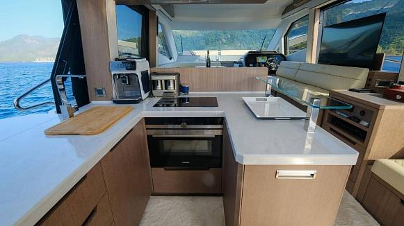 Яхта GALEON 500 FLY