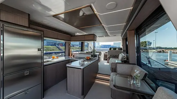 Яхта GALEON 560 FLY