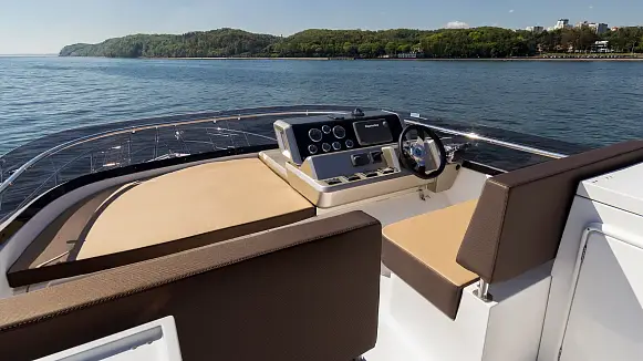 Яхта GALEON 420 FLY