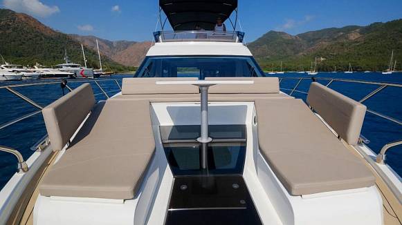 Яхта GALEON 500 FLY