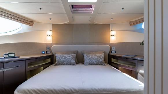 Яхта GALEON 620 FLY