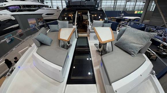 Яхта GALEON 640 FLY