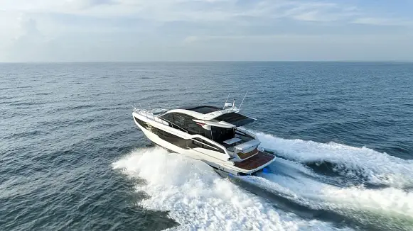 Яхта GALEON 450 HTC