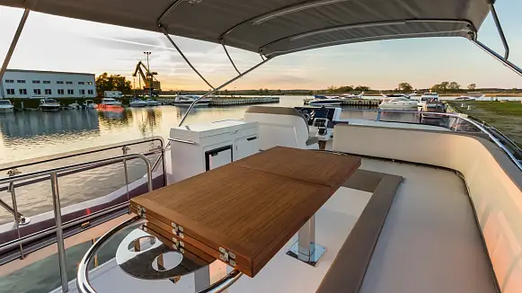 Яхта GALEON 550 FLY