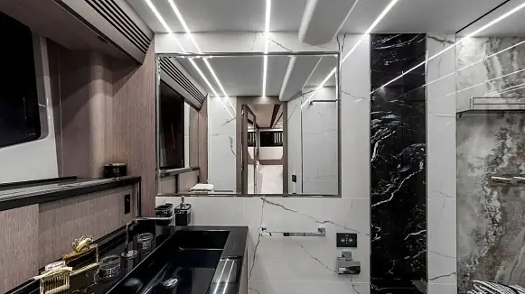 Яхта GALEON 800 FLY