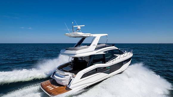 Яхта GALEON 500 FLY