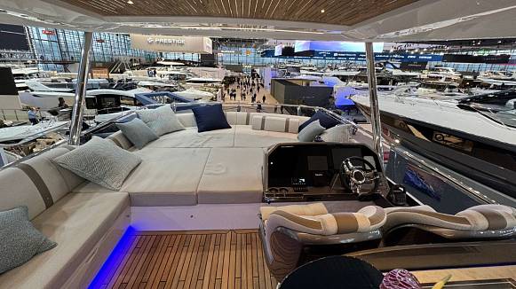 Яхта GALEON 640 FLY