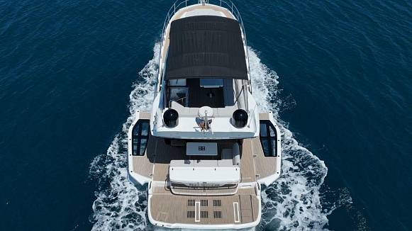 Яхта GALEON 440 FLY