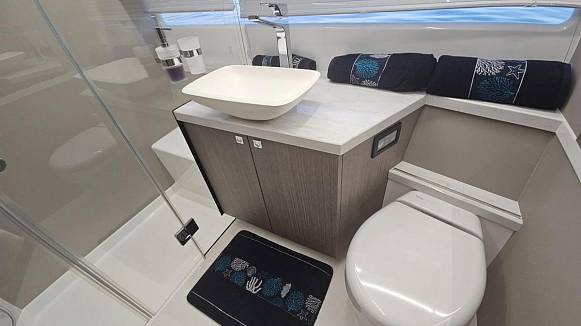 Яхта GALEON 440 FLY