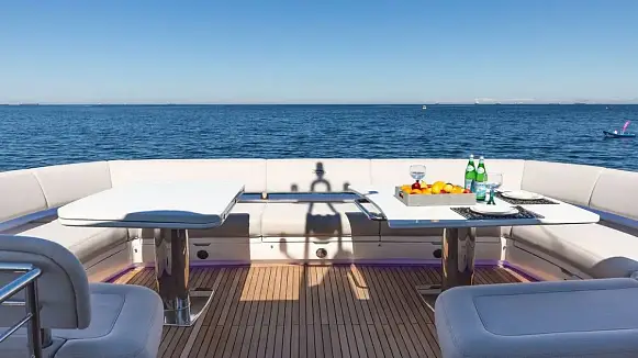 Яхта GALEON 800 FLY